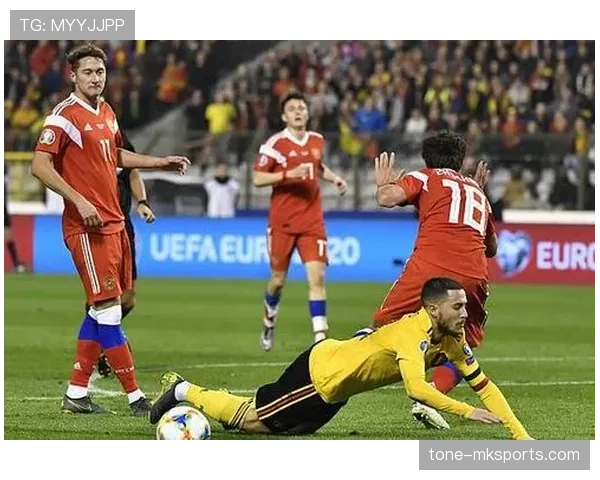 库尔图瓦荣膺英超赛季最佳门将，状态回暖强势证明实力