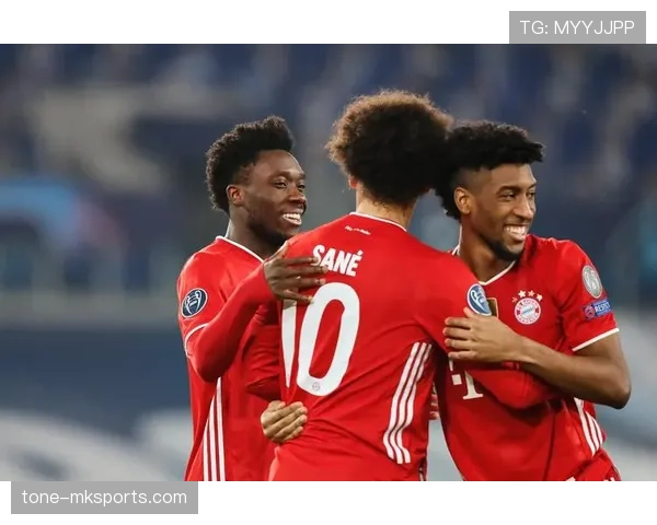 戴维斯与萨内配合默契,边路进攻表现稳健 戴维斯与萨内配合默契,边路进攻表现稳健