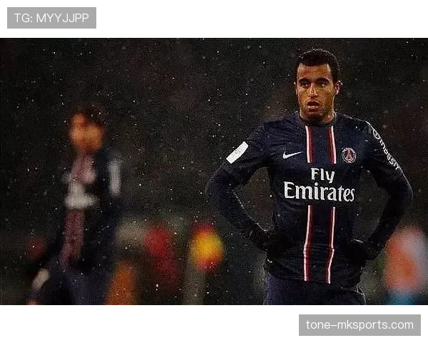 德甲转会窗口动态：各队引援策略与阵容调整分析