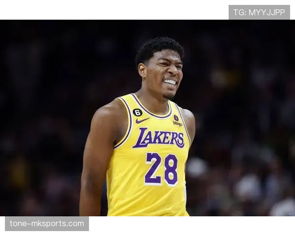 戴维斯关键表现助力球队近期走势清晰 戴维斯关键表现助力球队近期走势清晰